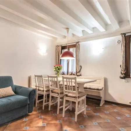 Emmalu Apartment